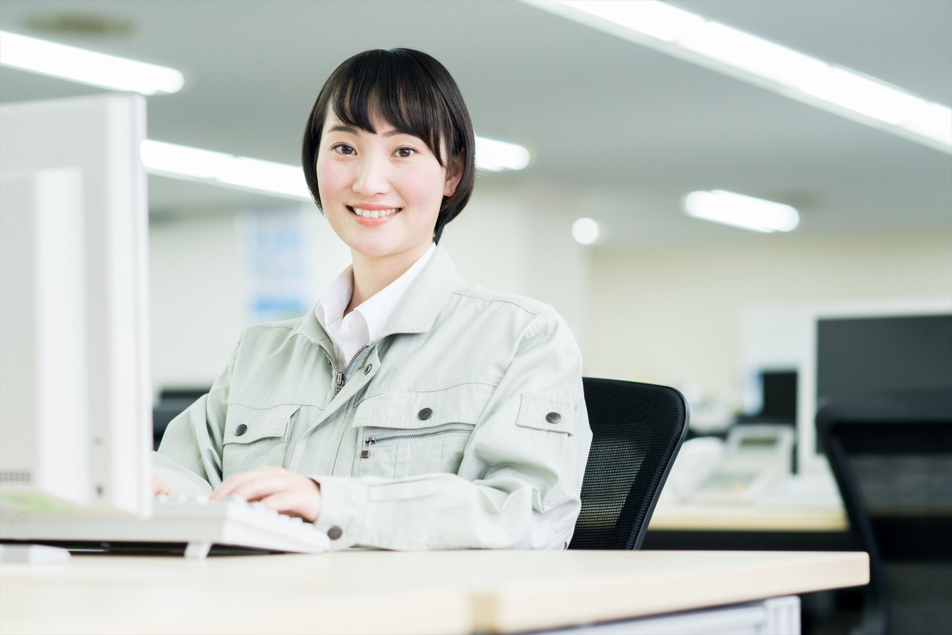 作業着の女性